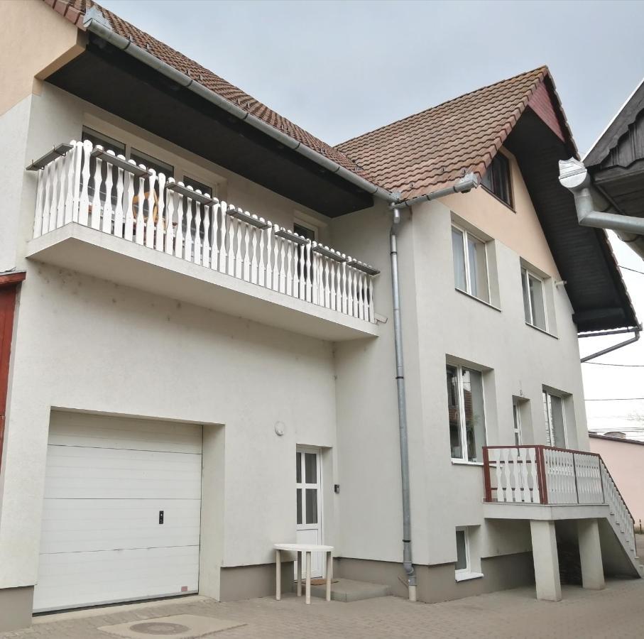 Lotus Apartman Apartment Odorheiu Secuiesc Ngoại thất bức ảnh